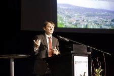 Dr. Konrad Hummel waehrend seines Vortrages -Kommunen-Warum gehandelt werden muss-